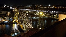 Porto - osvětlený most Ludvíka v noci