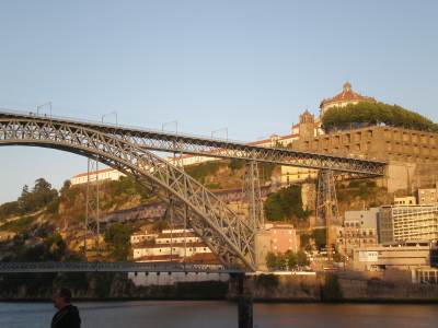 Porto, pohled z večerního nábřeží